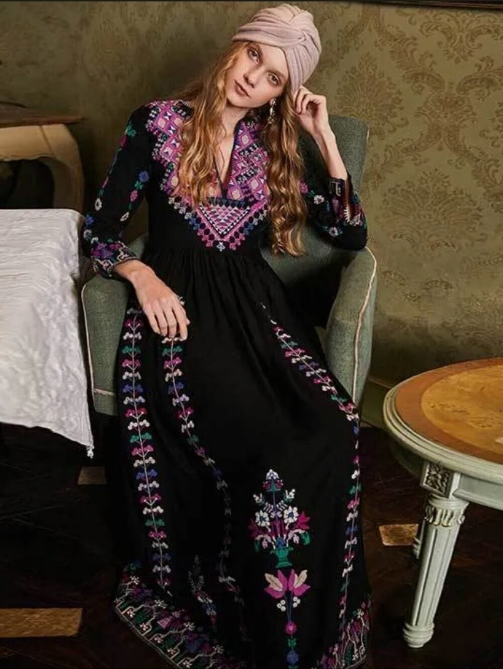Elegant Black Floral Embroidered Long Sleeve Dress - Picture 4 of 16